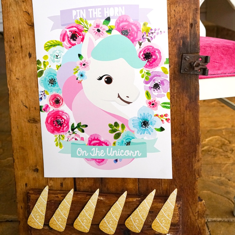 Unicorn party game pin the horn